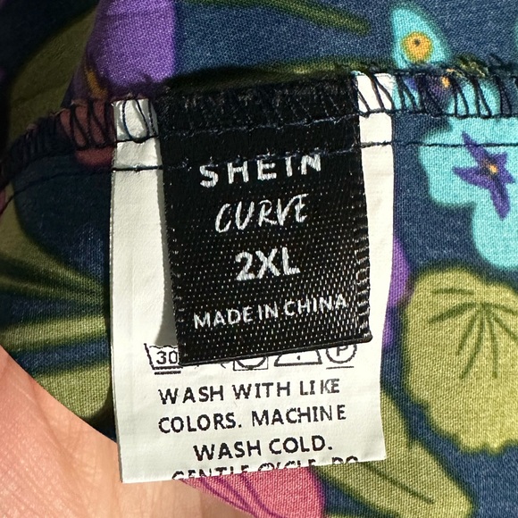 SHEIN 2XL floral tulip sleeve blouse - Picture 5 of 5